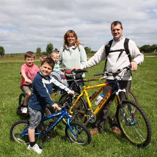 Community cycling activities in Knowsley and Liverpool Amanda.Dufresne@Sustrans.org.uk