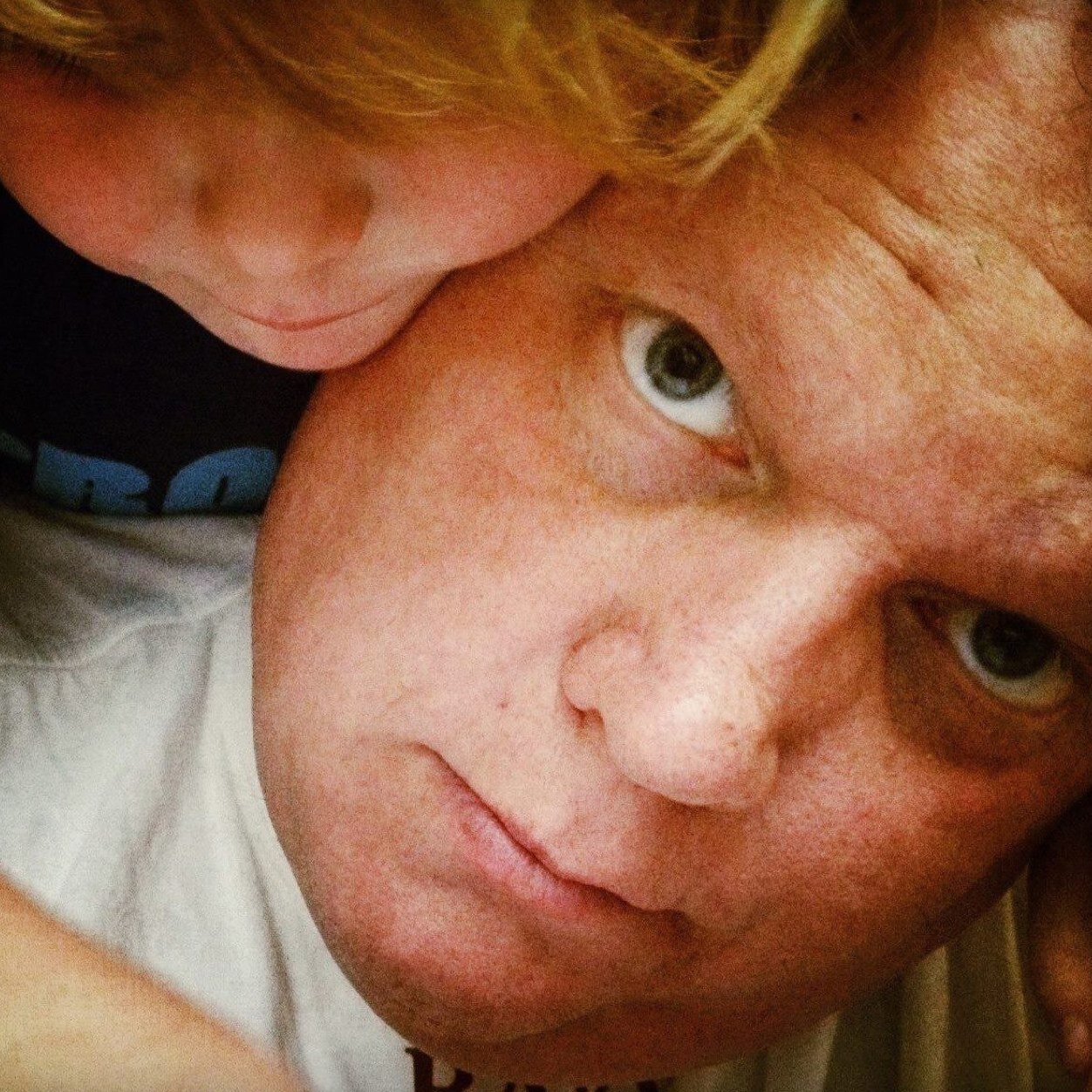 Just a family man, entrepreneur and often full steam ahead on whatever I try to då. Trying hard to be a good citizen in both the local and global perspective.