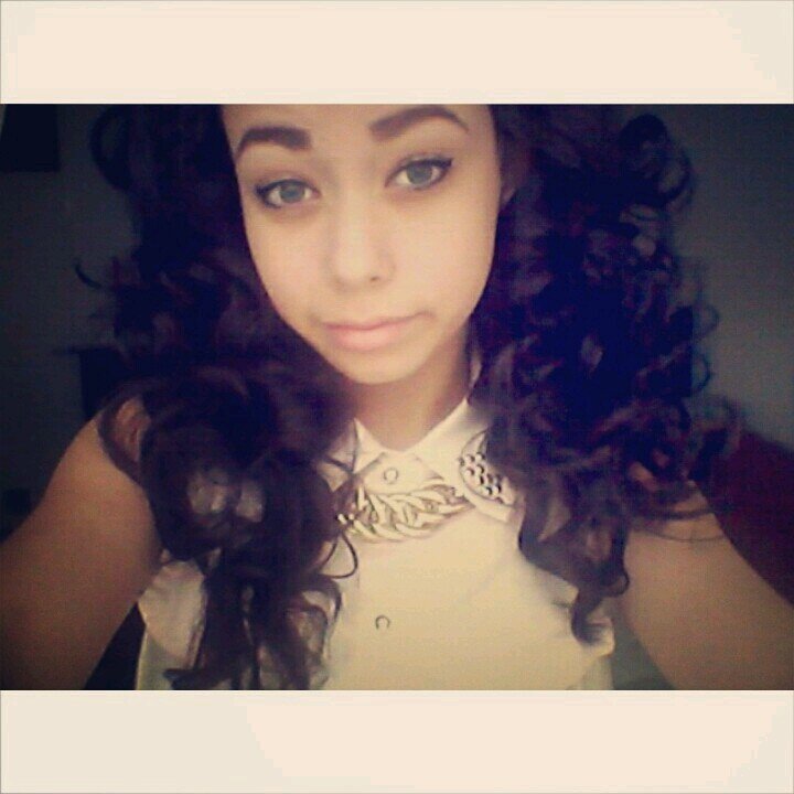 - instagram; kusxjulia_ ♡- bruinhaar groene ogen- 3UV2  MC. ♡ kleineindonees love bestfriend @_xDANCEGiRL ♥
