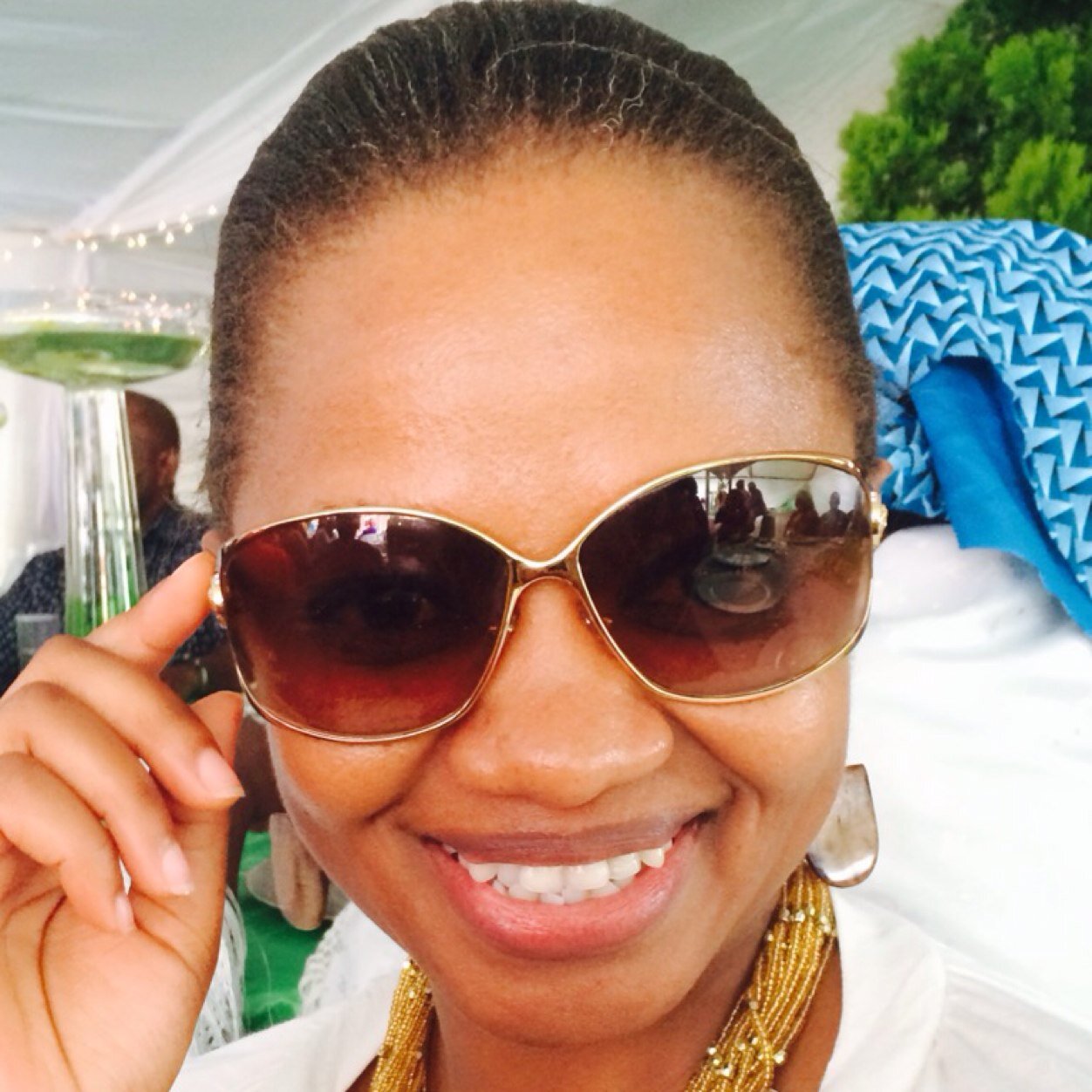 Mother of Tawi, a fave Aunt, Sister, Friend. Love life, dreams big. Smile with every breath and step I take.