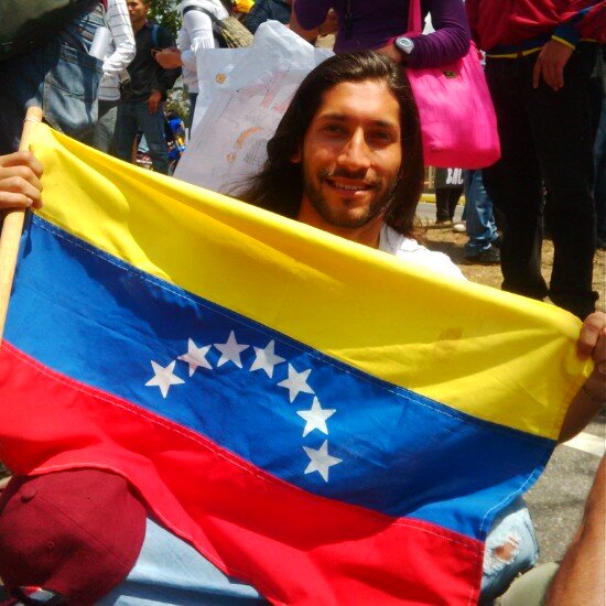 RenzoPrietoR's profile picture. La cuenta oficial de Renzo es ➡️@RenzoPrieto  Egresado UNET y Estudiante IMPM-UPEL ZEA. En Desobediencia Civil / Lucharé x Vzla hasta mi último aliento.