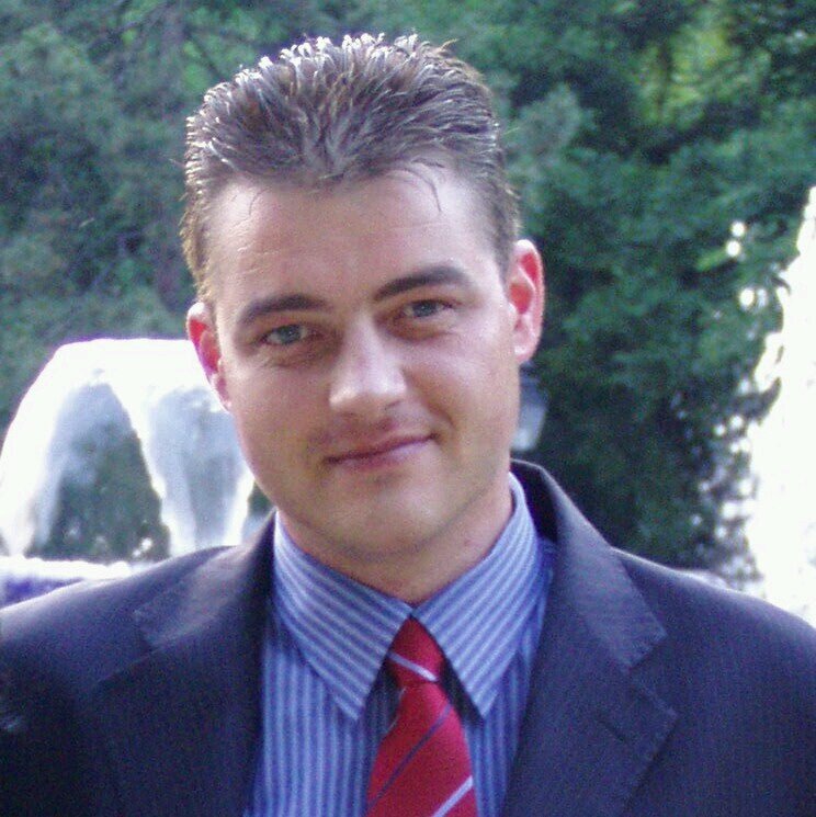 Budi sam sebi ostrvo,budi sam sebi utociste.Ne trazi ni jedno drugo utociste.