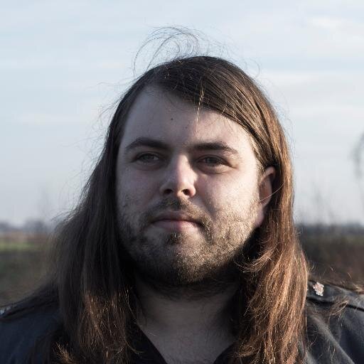 Bassist in @WeFallSlowly, voorzitter van Stichting J.C. Goeroe, bier. Dat soort dingen.