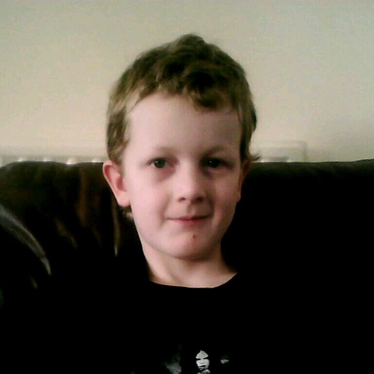 I'm an emo/metal fan. 12 years old. I like Dr Who, and MCR. My hobbies include gaming, reading, and exploring.