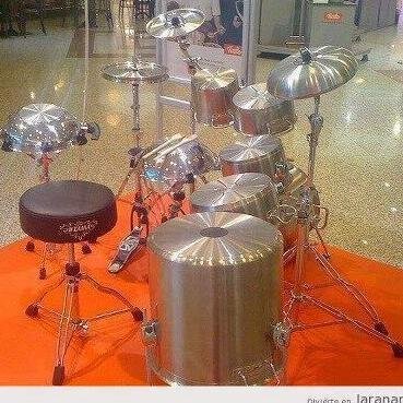 Musico baterista percusionista en gral !! amante del futbol fiel seguidor del mejor equipo del mundo Real Madrid !!