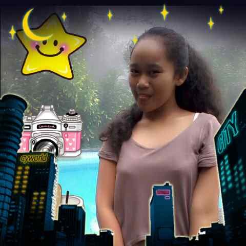 (Seorang cewek ƴªήԍ ceria dan ber zodiak gemini)