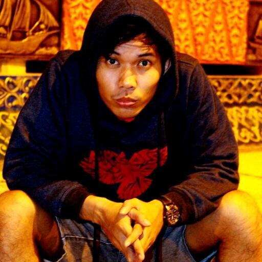 MasRomentic's profile picture. Cukup baca twittnya, gak perlu nilai orangnya oke !!