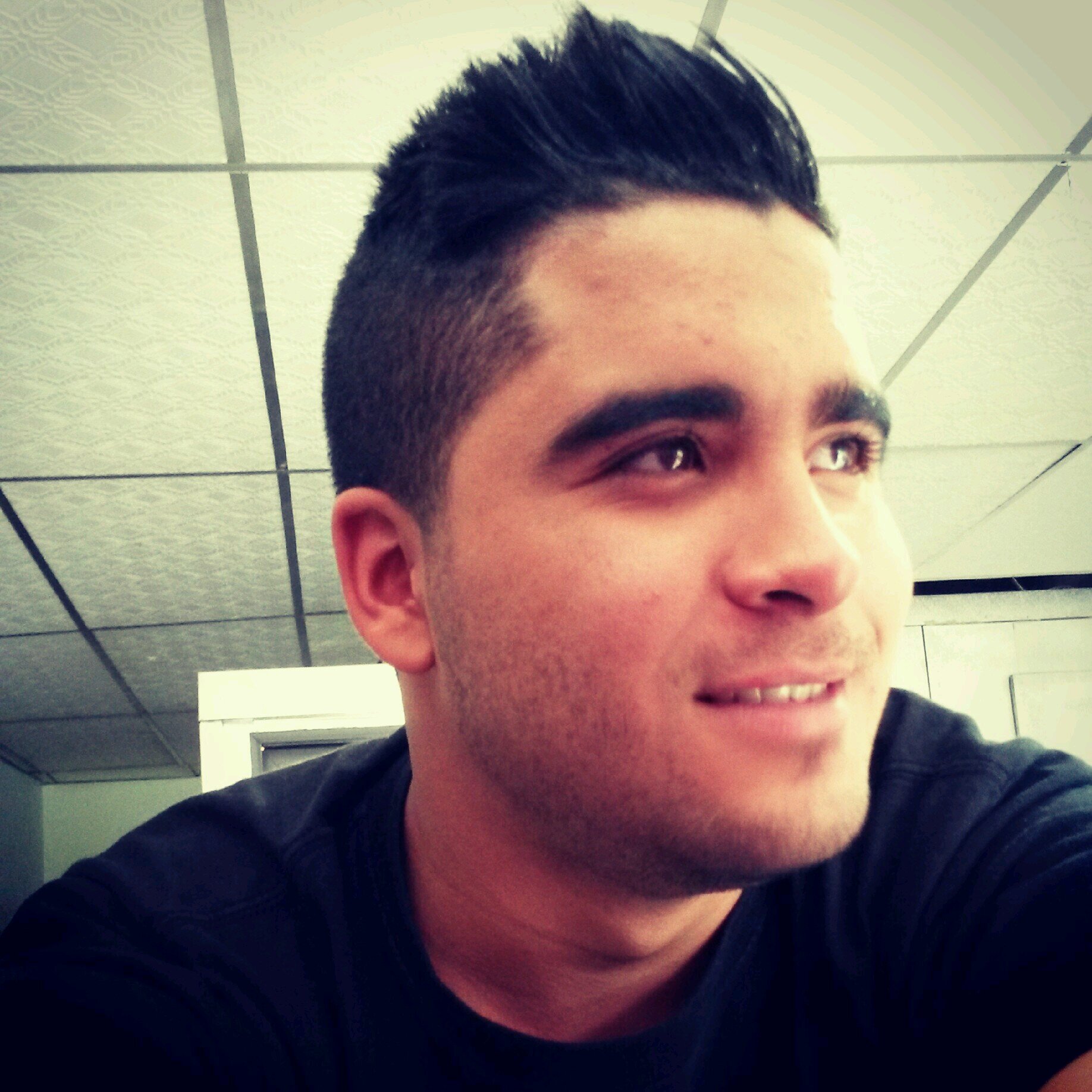 estudiante de derecho• inst: Reinaldogz •| sigo siempre un mismo camino aunque aveces me pierdo. si me sigues no respondo.