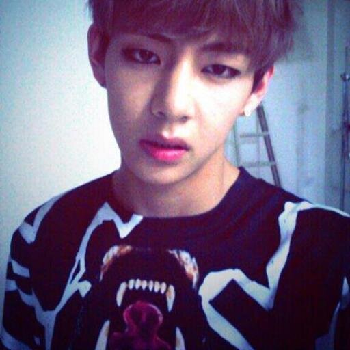 please follow me @kyminpark and @elfgi ... her will follow you :)