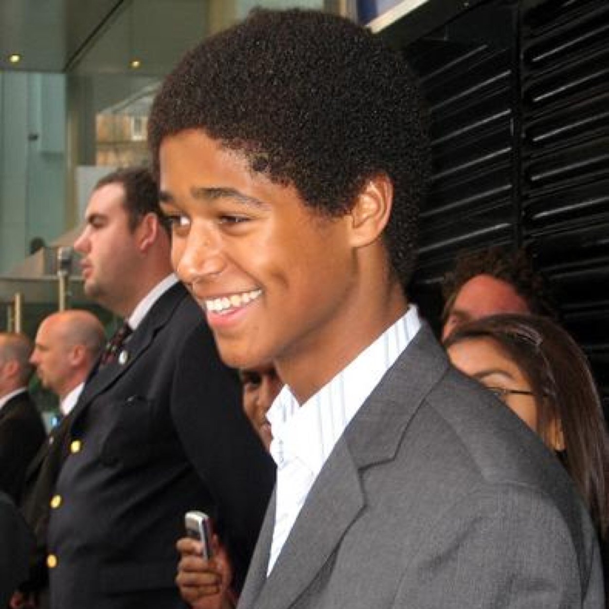 din_thomas_'s profile picture. Я ассоциируюсь у людей с Новым годом а еще мною измеряют счастье, а тобой что измеряют?