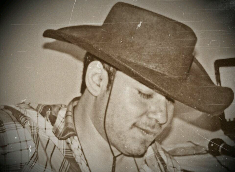 vittomontano's profile picture. Nací y me crié en Vicuña, creciendo en La Serena, Ingeniero Civil de Minas, Colocolino, ex-seminarista y no olvido mi Valle de Elqui querido.