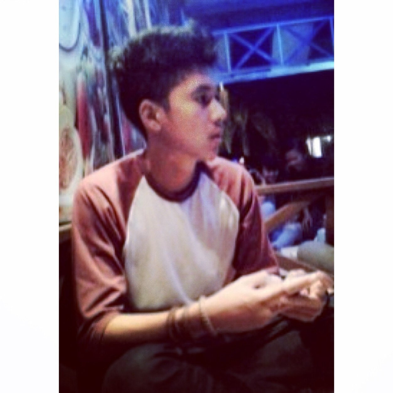 seorang aktor yang di sutradarai oleh Tuhan . coffe addict . line : reezkyn  . berkumis tipis, berrambut klimis, benci dompet tipis
