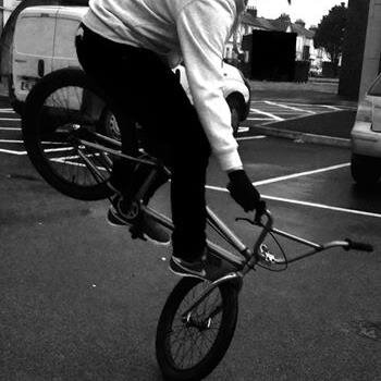 Yo. I'm Dawid. Play football, and I do bmx. Follow for Follow