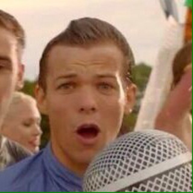 Please follow @Oops_Hi_louis Ask for a follow back ;) DM her for ANYTHING! Now smile your BEAUTIFUL!
