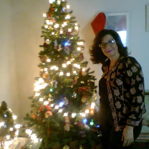Amo meus filhos, minha família, chocolate,doces,filmes,livros,anel e etc......