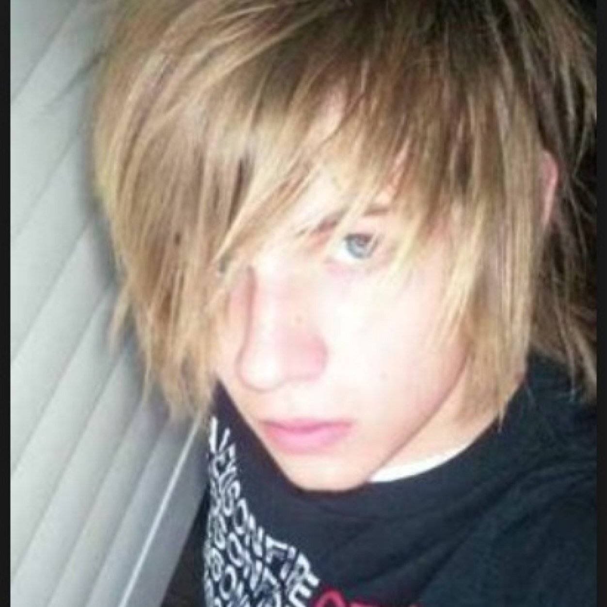 my names kyle im from glasgow im a total punk till i die