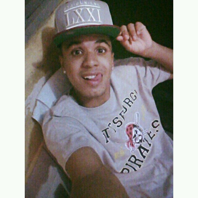 NEM TUDO NA MINHA VIDA É DO MEU JEITO, MAS ME MANTENHO NO CAMINHO, PRA FAZER TUDO DIREITO...