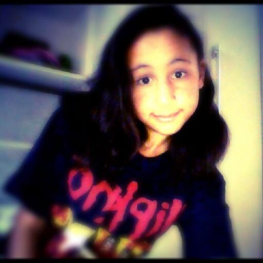 escoteira ,  louca , adoro pizza , chata , burra , dorminhocafan do slipknot maggots vai la!!!!!!!!!!  adoro o  RBDmaniaca