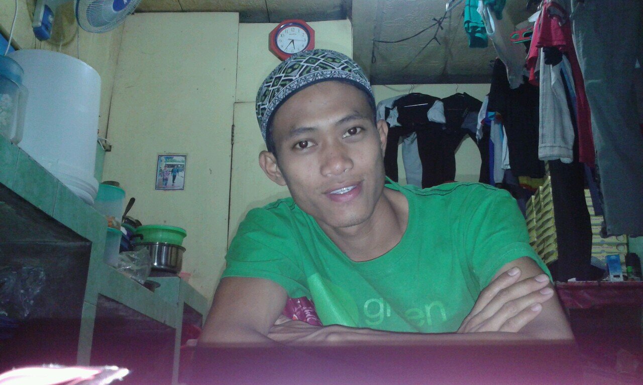 harapan ku pengen ngebahagiakan ke 2 rank tua ku dan aqu pengen aqu jdi rank sukses.