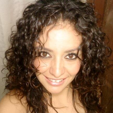 Simplemente soy quien quiero ser, una mujer pensante, dictadora de mi misma, capaz de compartir sentimientos y pensares con mi contrapunto..