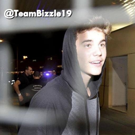 hi♥ we are beliebers of Argentina, and one of our biggest dreams is that justin follow us♥ we love you