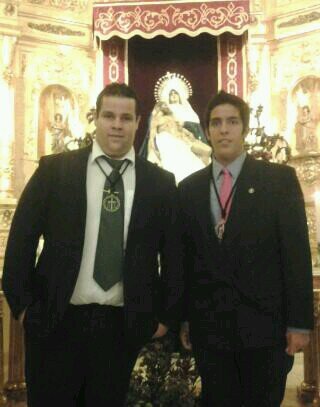 desde k naci en el 95 estoi enamorado de la semana santa y los 356 dias del año soi cofrade.