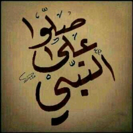 دائمًا نبتَسمُ رغمْ كل مايدورّ حَوُلنا نخشىّ بأن نخسَرُ الفَرح ونخسَرُ يومُنا بالحُزنَ.
