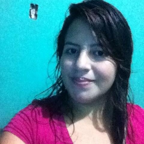 soy una persona muy alegre y divertida sigueme y yo te sigo