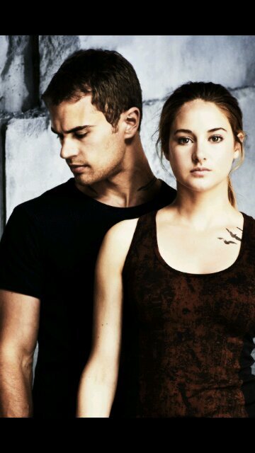 Real. Mentalmente desorientada. Hogwarts es mi hogar. 'Every revolution begins with a spark'.《Be brave,Tris.》El mundo no es una fábrica de conceder deseos.