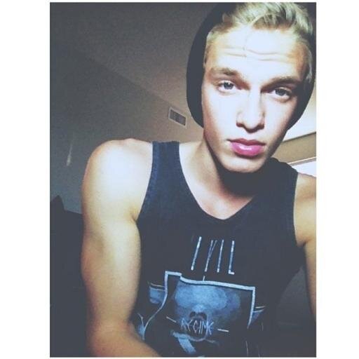 Live. Love. Surf ♡ Cody follows (25/08/13 19:41) Alli follows (19/01/14 03:27)