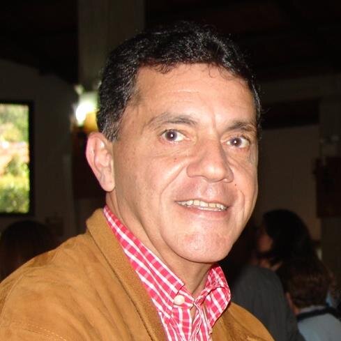 Administrador - Técnico Superior en Seguros - Consultor de Administración de Riesgos - Golfista - Aeromodelista