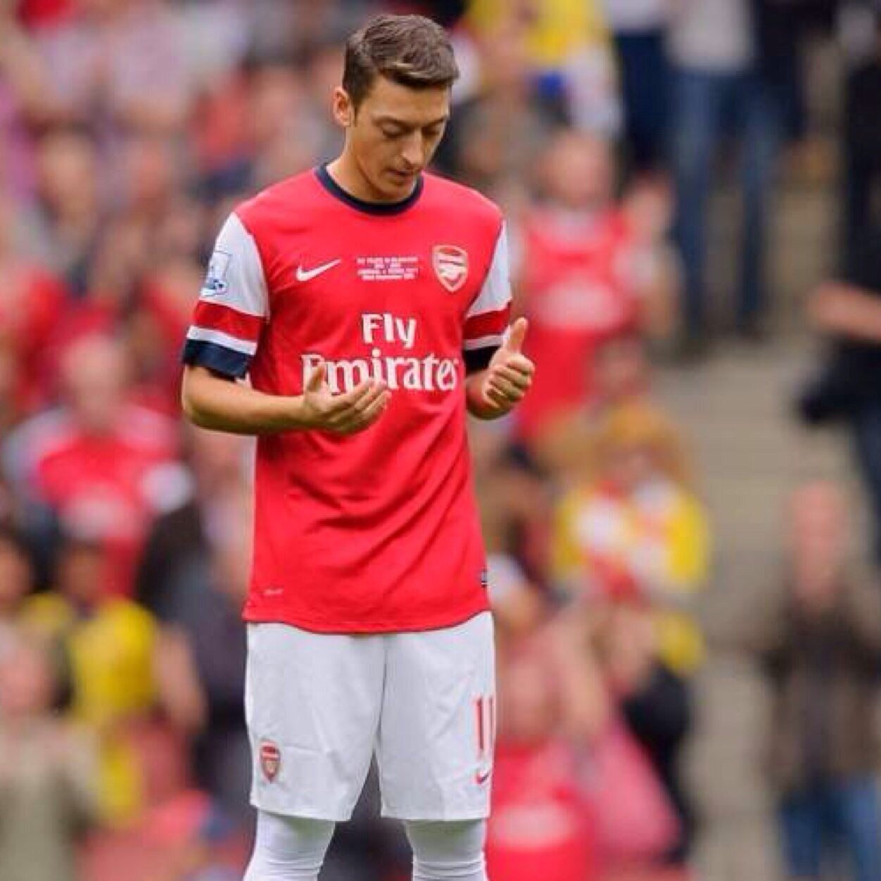 HommeSage10's profile picture. Ne me follow pas si t'es pas bonne. Mouaah !