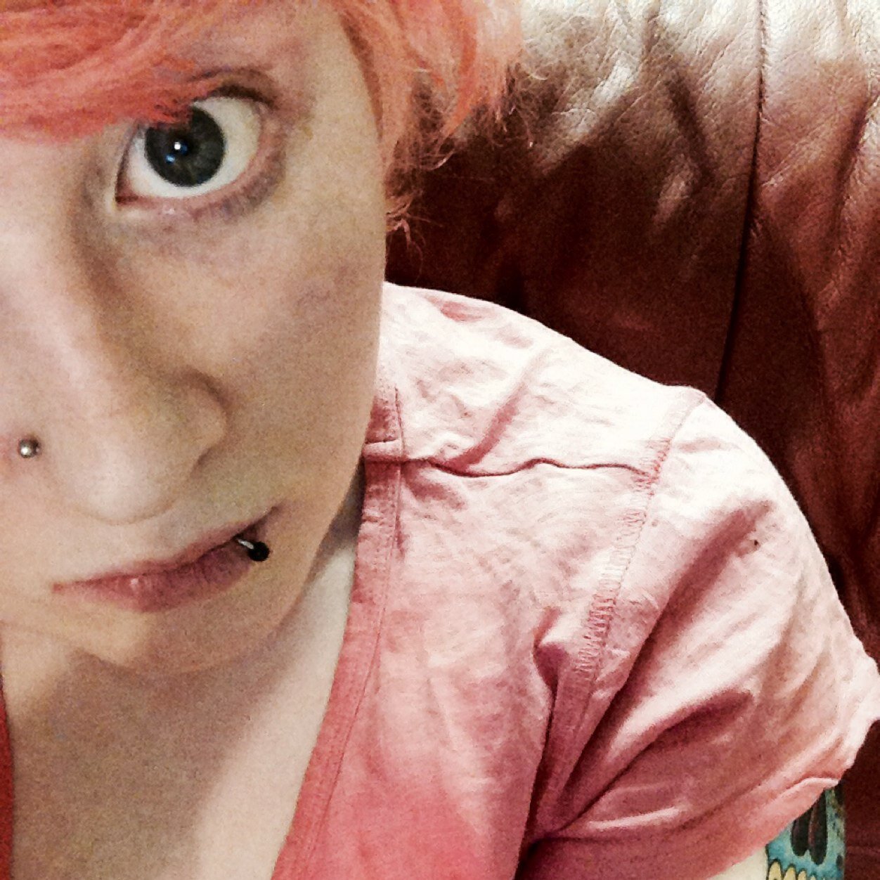 Roogingelol's profile picture. http://t.co/YoATCSjHSE 
Comedian-actress-baker-singer-dancer