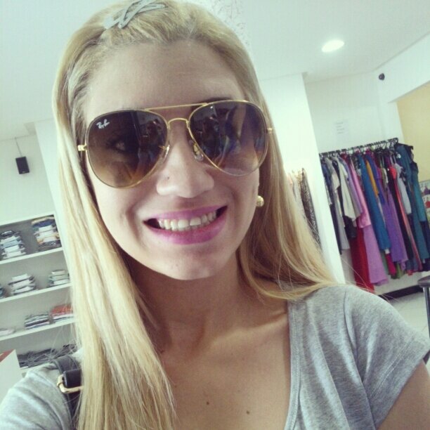 kalinhacarvalho's profile picture. Scarlett, 21 anos, baiana, flamenguista, acadêmica em fisioterapia, dorminhoca, apaixonada, feliz...