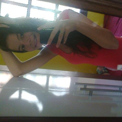 Pode até parecer besteira
Mas eu gosto tanto de te ver sorrindo
