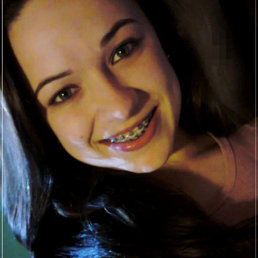 18 anos, sagitariana, ciumenta, marrentinha, e o prazer é todo seu ! haha'   ;3