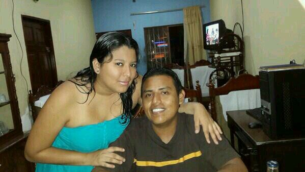 El niño Jose Eduardo asi mi mami me nombro en medio del bajo mundo humildemente me crio...luchando combatiendo contra la pobreza ya que era bien seria