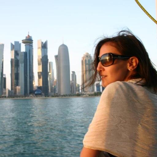 Estudié periodismo y me dedico a la comunicación corporativa. Me encanta pasear, el mar, viajar… Y creo en el poder de una palabra amable, siempre.