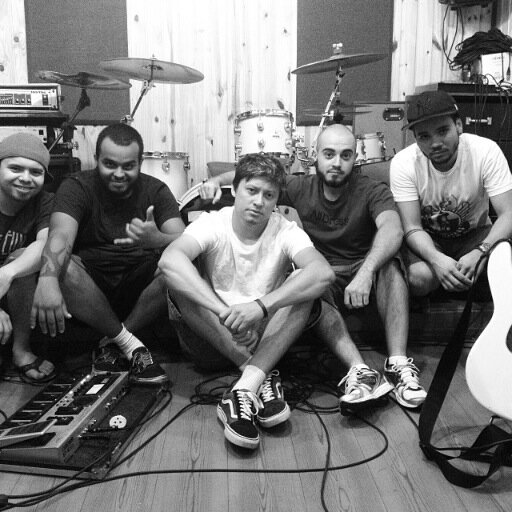 Banda Paulista formada por: @Thiago_Guidotti, #wodzouza, @oGabrielNavarro, #TonSilva e #daniloiwakura. Twitter atualizado pela banda e pela equipe.