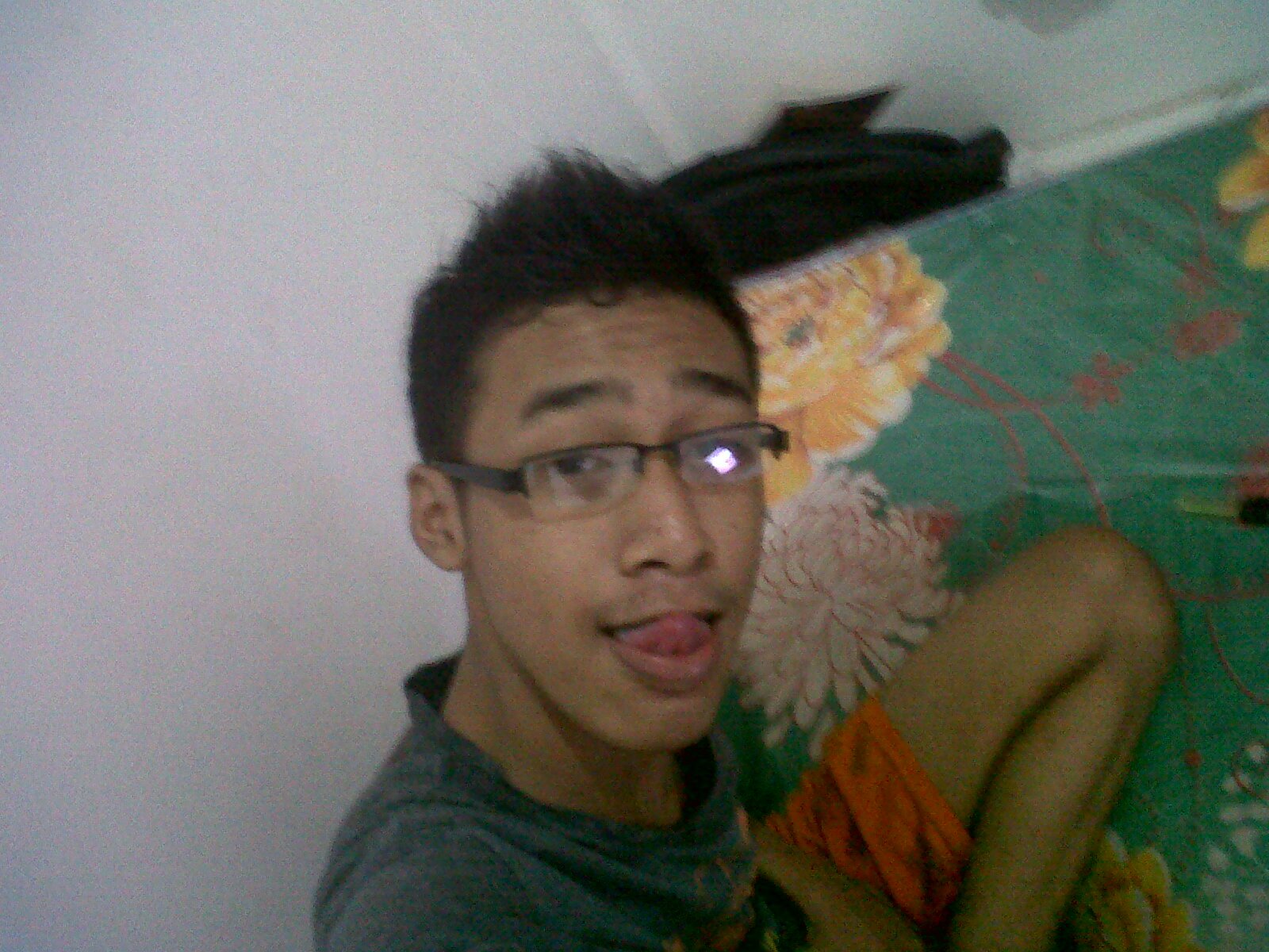 Capek (⌣́_⌣̀)