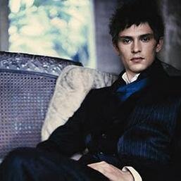 Aires_Conocidos's profile picture. Tener entre mis sábanas la suavidad de tu piel, el perfume de tu voz, las intenciones de tu oscuridad.

Ese soy yo, amante de las Letras y de las Mujeres.