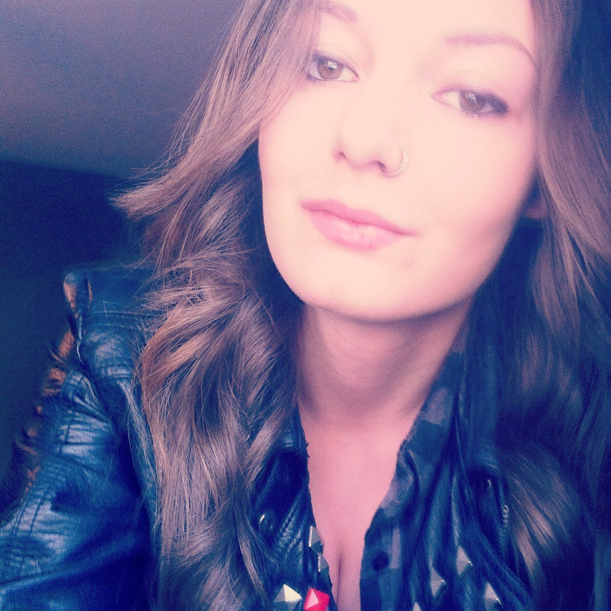 Rock and roll all night and hockey every day. Instagram: @rocknrollbeaut