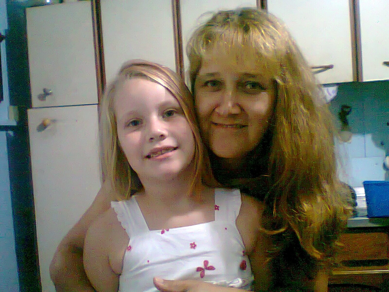 amo minha família, gosto de estar com os amigos e ser feliz