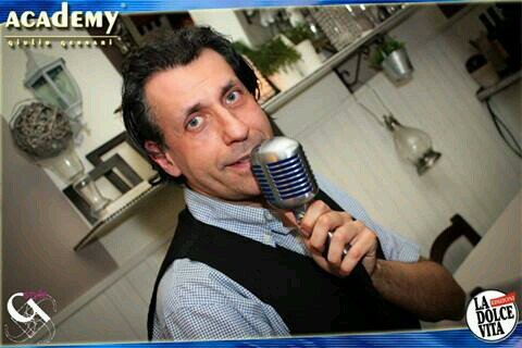 presentatore eventi d ogni genere e tv,animatore,speaker radio,cantante imitatore per contatti 392 0731502