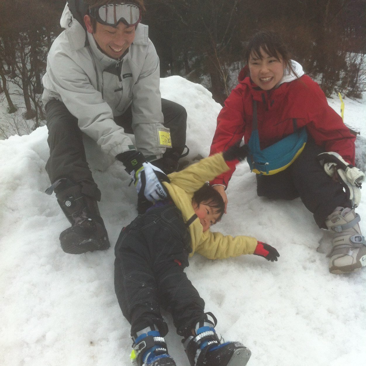 山口県育ち。田舎で悠々と育つ。 青春時代？は卓球っ子…気が多く、強くはなれず。 何か楽しいことがあれば、直ぐに夢中にー。そんなこんなで、気がつけば、2児のママ(￣▽￣) 現在、子育てと仕事に、日々奮闘中(￣^￣) 旦那が電気屋として独立。 働き方改革で、気分がいい時は旦那の手伝いをしつつ、建築を仕事にしているつもり。