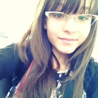 lari te amo e te vivo tambem um beijo beijinho beijão @larimanoela me seguiu 11/01/14 as 18:58
