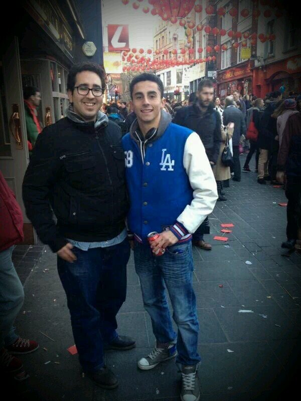 sevilla, viviendo en londres, 19 años. hasta en los peores momentos hay motivos para estar feliz, solo tienes qe buscarlos...