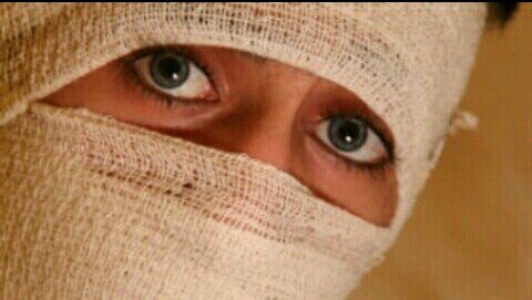 : ضمني لٱ شفت صوتي تقطع من بگـــٱيّ ضمتگ عقب ٱنگســـٱري ترجعني قوي
