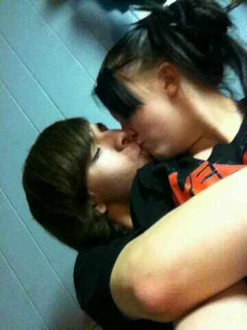 my name is brittney aka fuzzie... im emo and get upset alot im taken by dylan harrison