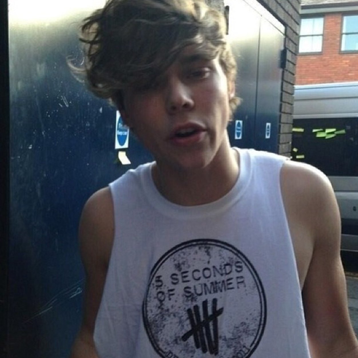 Yo follow my acc @gracewragg i promise i post 5sos stuff cos i dont use this no more